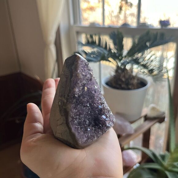 Natural, amethyst, standing cluster 254 g, 1270 ctw, 2.775”x2.50 - Picture 6 of 10